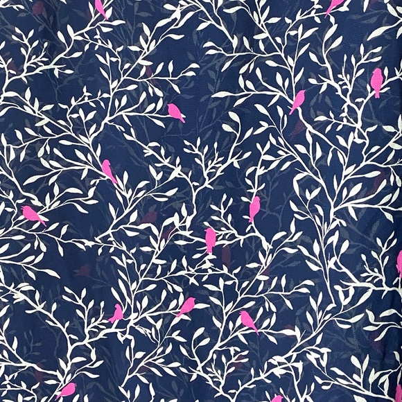 ‼️SOLD‼️ Torrid Sheer Blouse Cap Sleeve in Navy w/ White Vines & Pink Birds - Picture 7 of 10